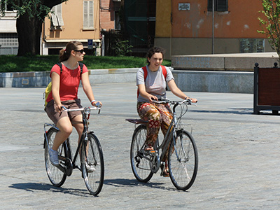 studenti bicicletta RE